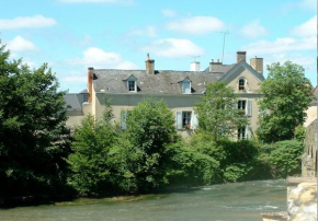 Гостиница Chambres d'hôtes Le Pont Romain  Монфор-Ле-Женуа